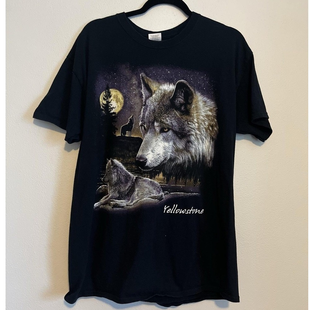Gildan Shirt Mens Large Black Yellowstone Wolves Moon Graphic T-Shirt Tee